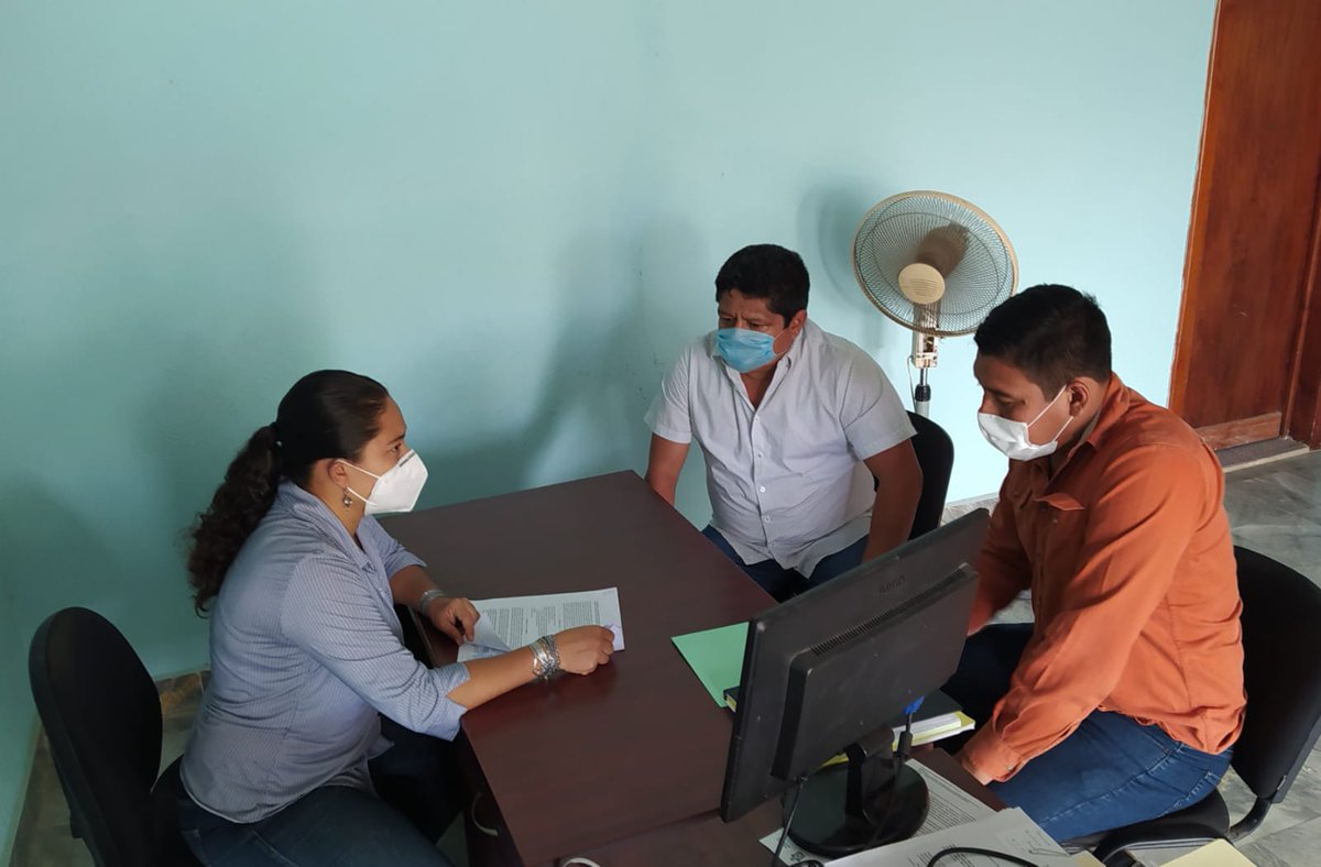 JtoledoLuis's tweet photo. Para cumplir los procesos de planeación de los municipios, el Módulo de Coordinación para el Desarrollo de #Coplade en Ixtepec dio asesoría a ASUNCIÓN #IXTALTEPEC para registrar sus obras públicas 2022 en la plataforma del #SISPLADE, como lo ha indicado el Gdor. @alejandromurat. https://t.co/KeDPzKvcGj