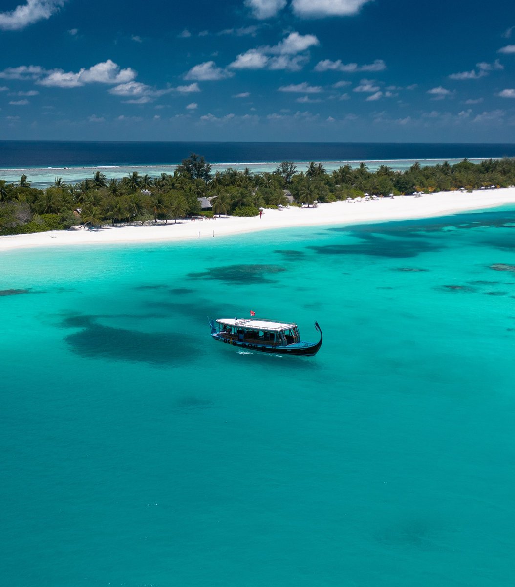 The perfect beach for long strolls! You walk on one side and then turn around and walk back on the other side for constant new views! Wishing you all a wonderful weekend!