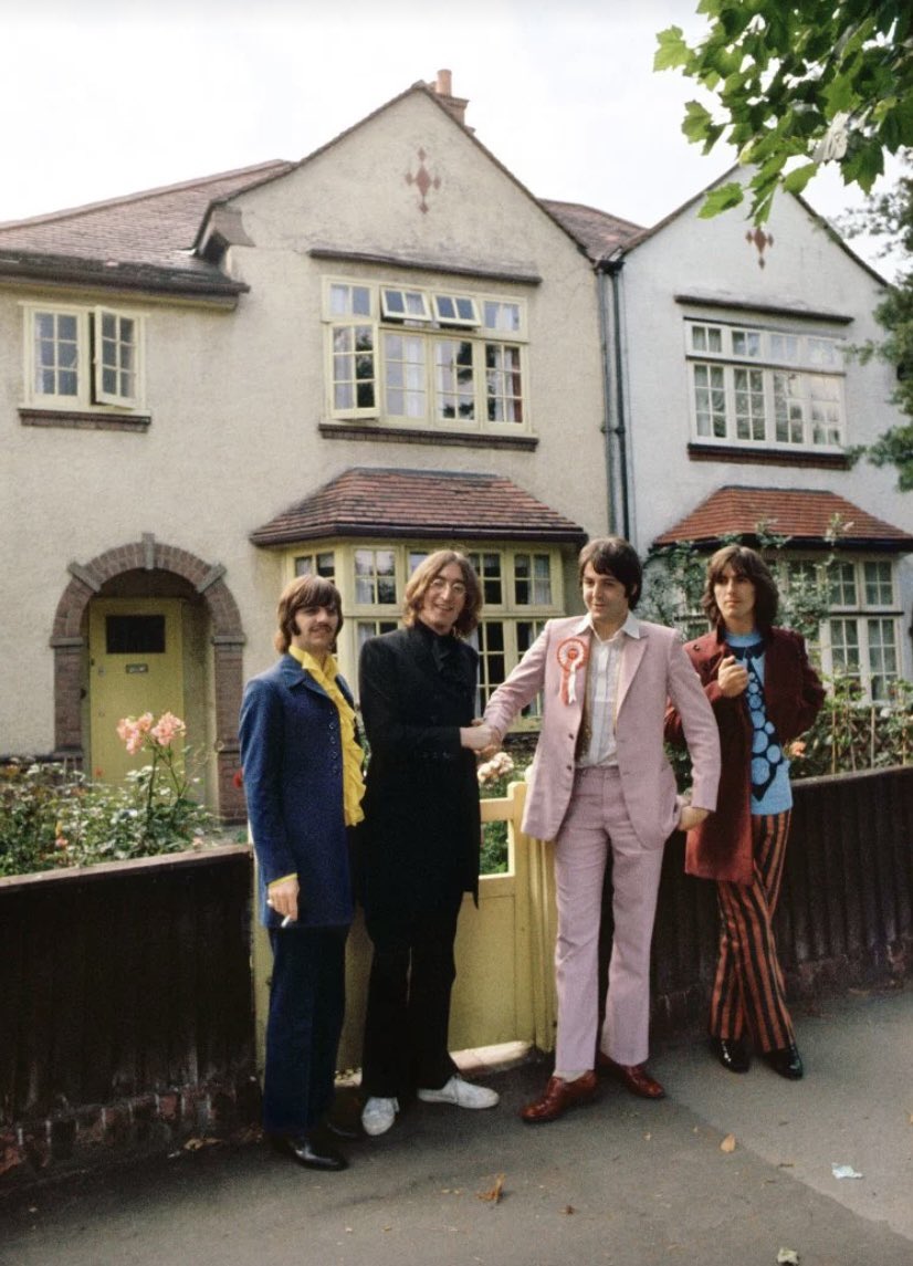 robertleeming's tweet image. The Beatles or The Rolling Stones? One (attempted) answer to a perennial question: robertleeming.com/2022/07/21/the…