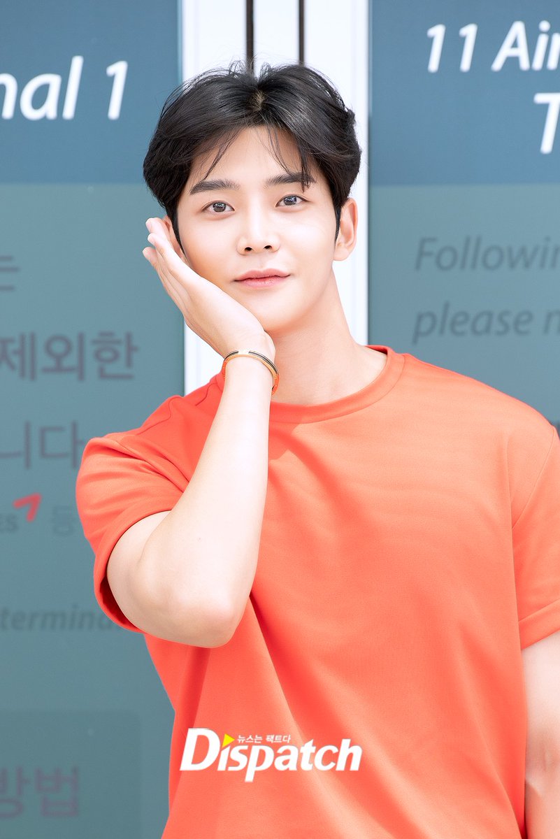 rowoon_an's tweet photo. 입틀막........🧡 https://t.co/FpvfOYATNX