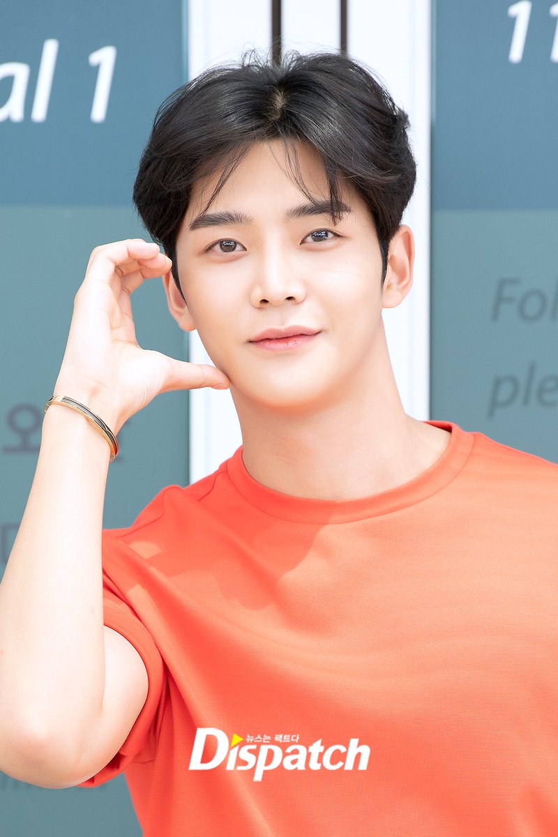 rowoon_an's tweet photo. 입틀막........🧡 https://t.co/FpvfOYATNX
