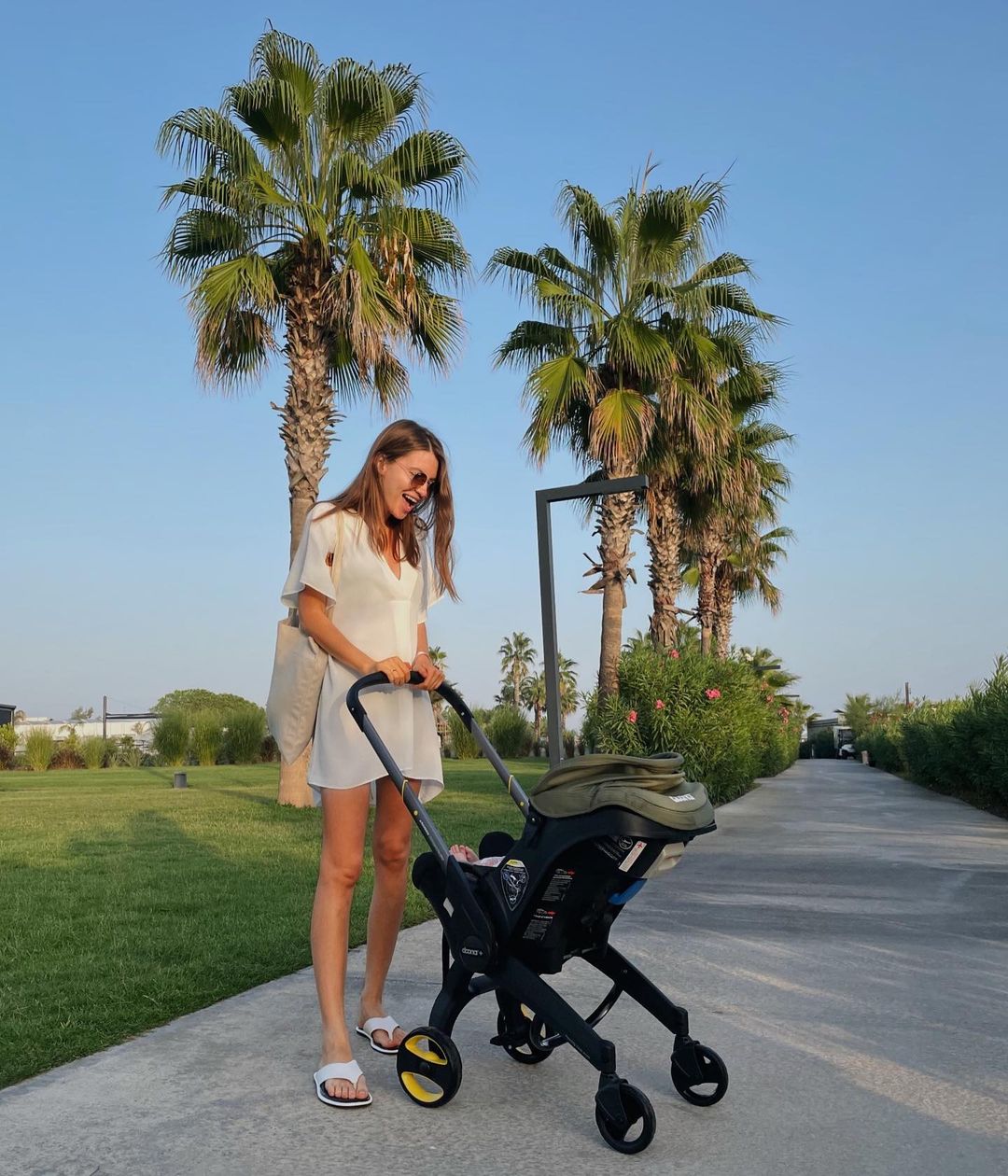 Doona USA on X No better way to enjoy the sunshine than with your Doona Car Seat Stroller in Desert Green https t NwumCq4zEu https t YvjNLraZbb stroller parentessential carseat doonaparents doon...