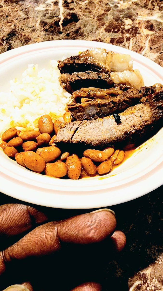 Simple delights. Steak with red beans and rice! 

#theChefBoiRDeez #dinnerideas #menthatcook #whatsfordinner #foodreels #lordmediacollective #freeworld4lyfe