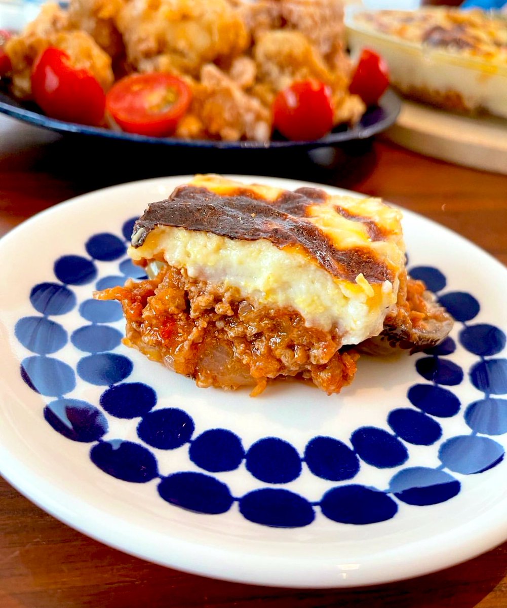 ちょうど1年ほど前、ツイステ好きの友達がお家に来た時にツイステキャラが好きな食べ物を沢山作ってパーリィーしたのです...🍸✨
別にイデ氏はムサカが好きなわけじゃ無いと思うけど🤫💕
ツイステ仲間が我が家に来た時、またそんなパーリィーがしたい🎉🍸🍾