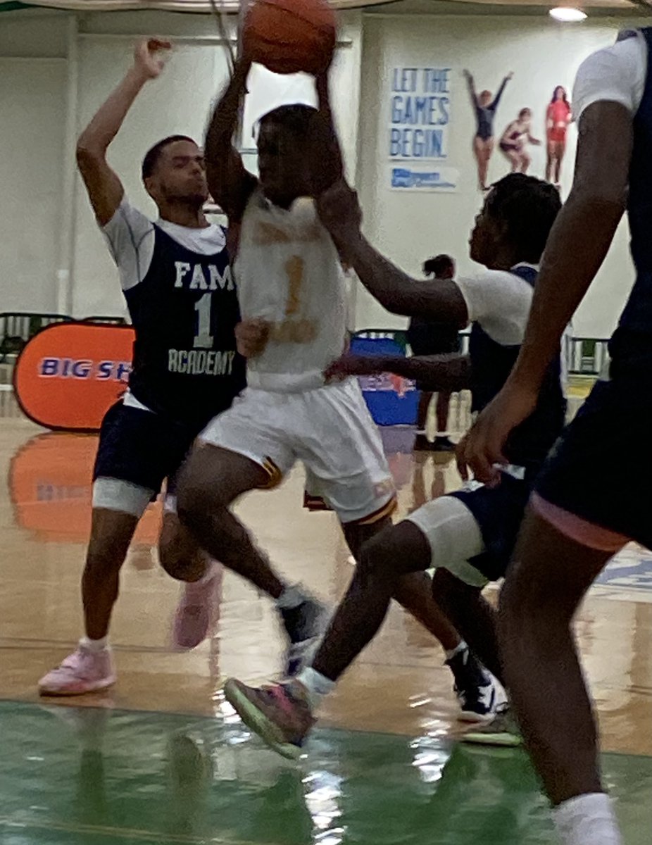NorfolkKnights's tweet photo. Crusader Nation guard Arrington Greenfield (6’2 2023) slices to the rim for the score. Quick handle and quick feet, nasty crossover and a strong upper body. Powerful burst attacking space and a solid finisher. @BigShotsToday #BugShots #VALive https://t.co/ig5SVZaE5E