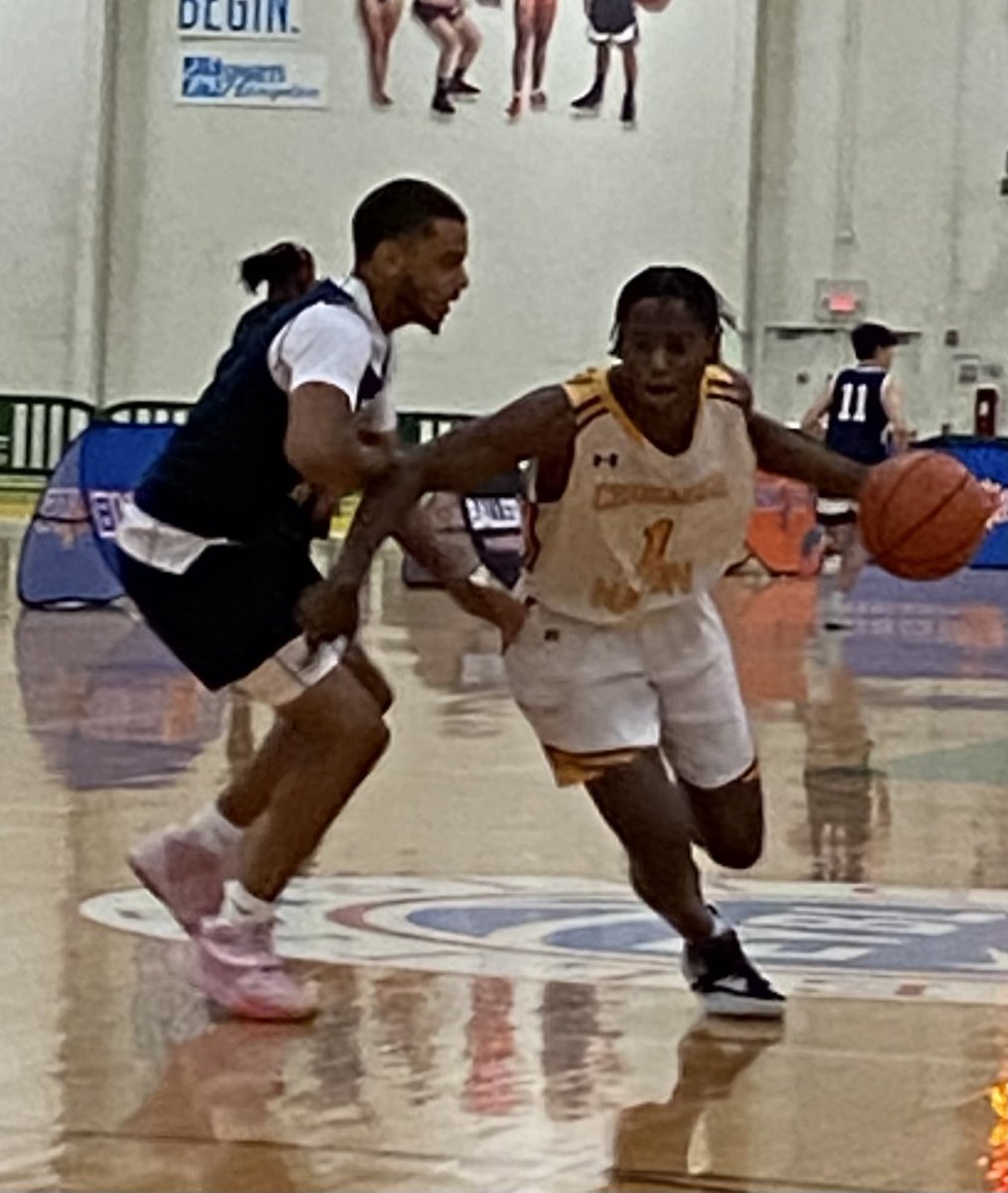 NorfolkKnights's tweet photo. Crusader Nation guard Arrington Greenfield (6’2 2023) slices to the rim for the score. Quick handle and quick feet, nasty crossover and a strong upper body. Powerful burst attacking space and a solid finisher. @BigShotsToday #BugShots #VALive https://t.co/ig5SVZaE5E