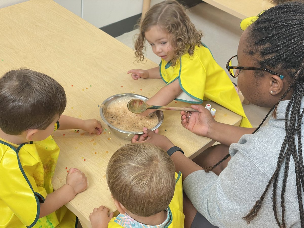 prenurserybisc's tweet image. Who doesn’t love an opportunity to make a mess! Our two year olds are having a blast growing their water beads this morning! @BISCLincolnPark #bisclp #bisclincolnpark #nordangliaeducation #summercamp