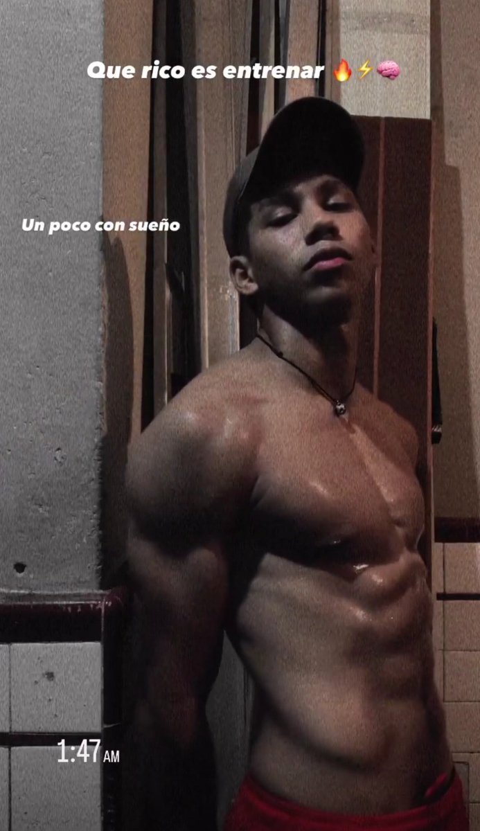 sexoconflow1's tweet photo. Muy sexy este chico 😍 https://t.co/HsJTAYrD4c