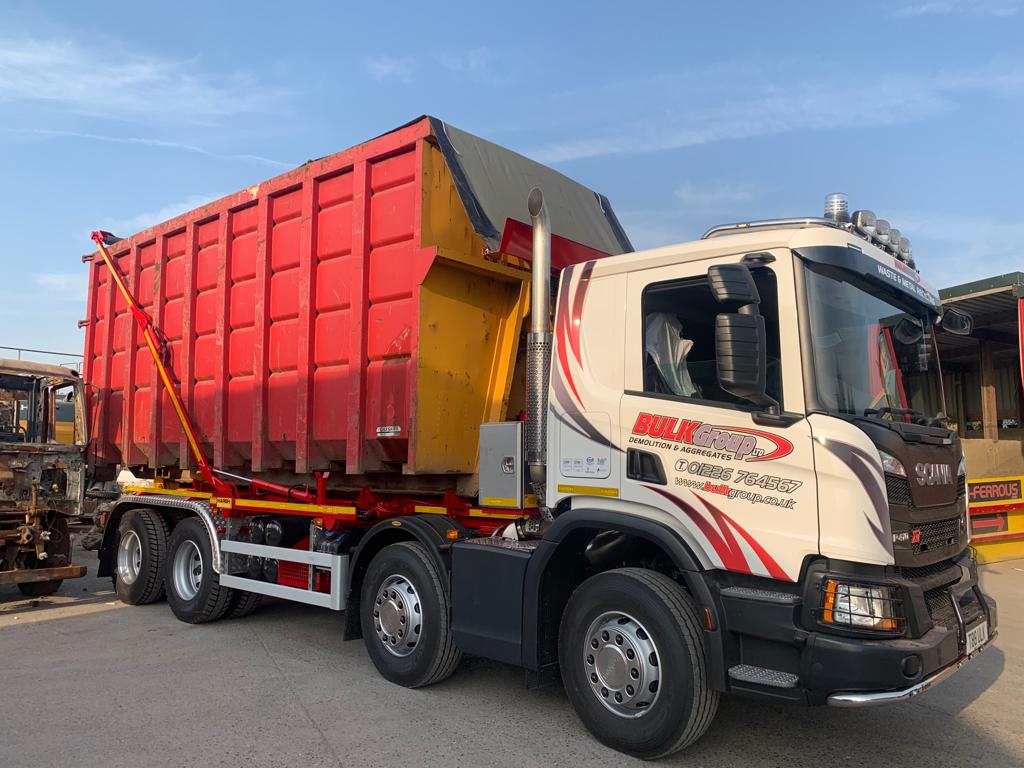 HarshLtd's tweet photo. A great day for a handover, showcasing the Harsh vari width sheeting system.
#Harsh #Hookoader #Scania https://t.co/XxqaO8VhQp