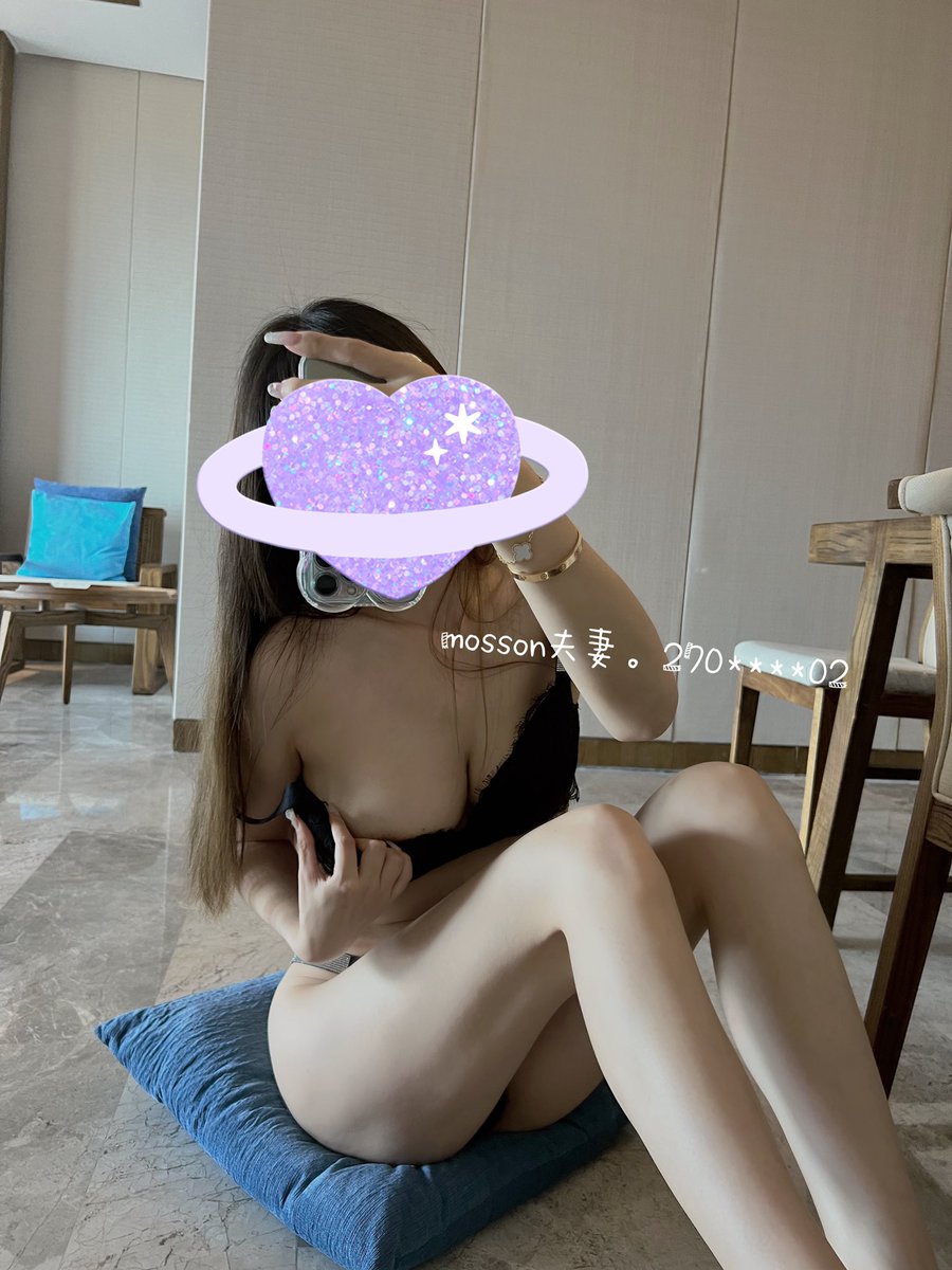 最近很多单男都喜欢让我穿短裙，不穿内裤和他们逛街，每次在商场的扶手电梯我感觉都被后面的人看光了，一趟商场逛完都湿答答的……

#淫妻 #夫妻 #露出 #丝袜 #高跟鞋  #91porn  #北京 #郑州 #武汉 #上海 #西安 #广州 #深圳 #合肥 #长沙 #厦门 #三亚 #成都 #重庆 #济南 #青岛 #苏州 #无锡 #南京 https://t.co/KxpA2oq7fM