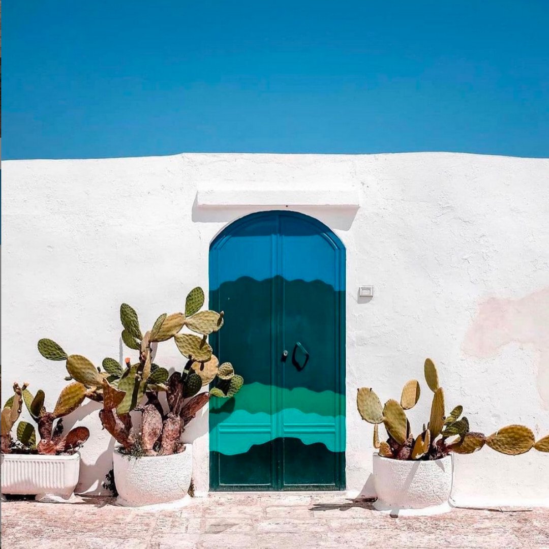 LJacobsenDesign's tweet photo. This great front entrance indicates that everything behind it will be just as interesting. Your entrance speaks volumes.
📷 : Kévin
#frontentry #design #interiordesign #exteriordesign #architecture #designinspo #italy #door #AZinteriordesigner #scottsdaleinteriordesign https://t.co/hCdL1dFp1j