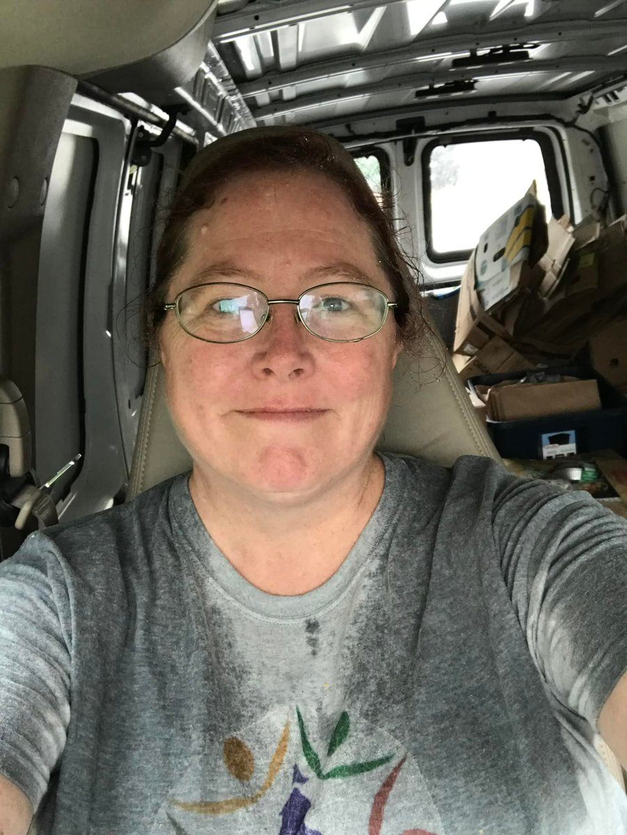 CCS_Connected's tweet photo. Our Amazing Central HUB Coordinator Jessica braved the rain to go make some spontaneous food giveaways to a couple neighborhoods in The City of Rome, NY!! We are always looking to support our Connected Kids of Connected Rome City School District- Rome, New York!! 😊🍎😊 https://t.co/MJ0010Y9hs