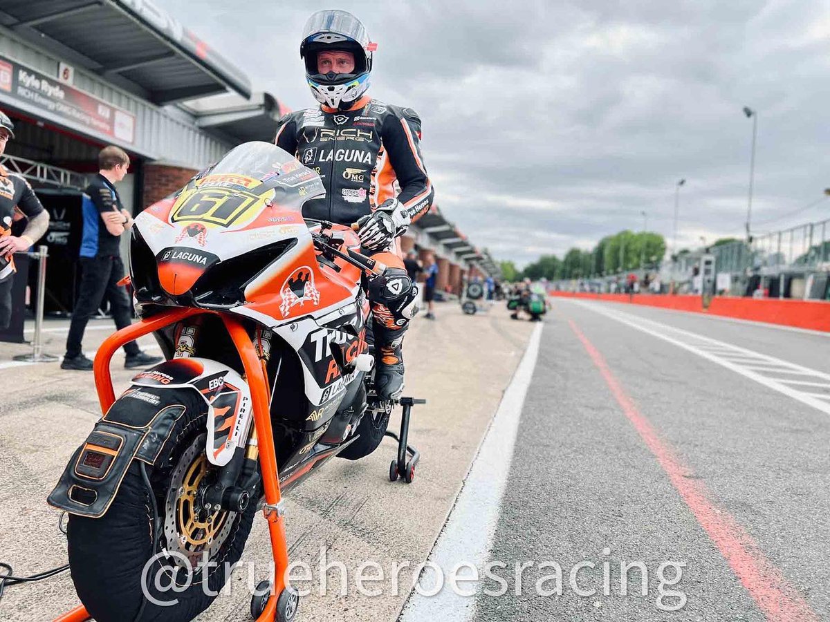 heroesracing's tweet photo. Scrawn &amp; Salty out on track for National Stock 1000 Free Practice 2 at @Brands_Hatch @OfficialBSB https://t.co/9RHh8a3Ccl