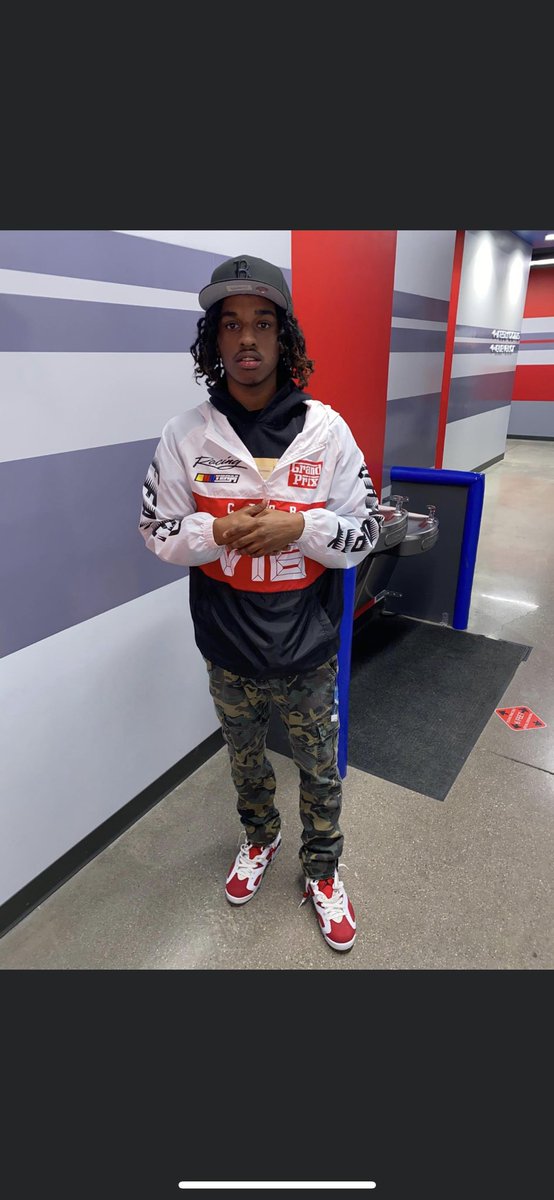 grindtime_dj3's tweet photo. I’ve lost a good amount of friends to the streets it’s killing me deep down inside. bro ain’t even get to see 21 when we spoke you told me you just wanted to come to a game cause you never been out of Boston and it almost made me cry. I love you with all my heart🖤 #RIPFENDI❤️‍🩹🤞🏾 https://t.co/BSRqJEQDD5