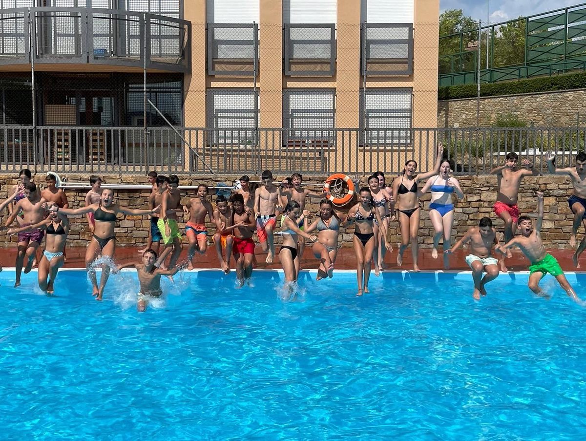colborreda's tweet photo. ☀️ Calor? Noooooo! Aquí hi estem ben fresquets! 💦💦

#4aTanda22 #ColBorredà #estiu #Borredà #Berguedà https://t.co/eo6M0KYsYL