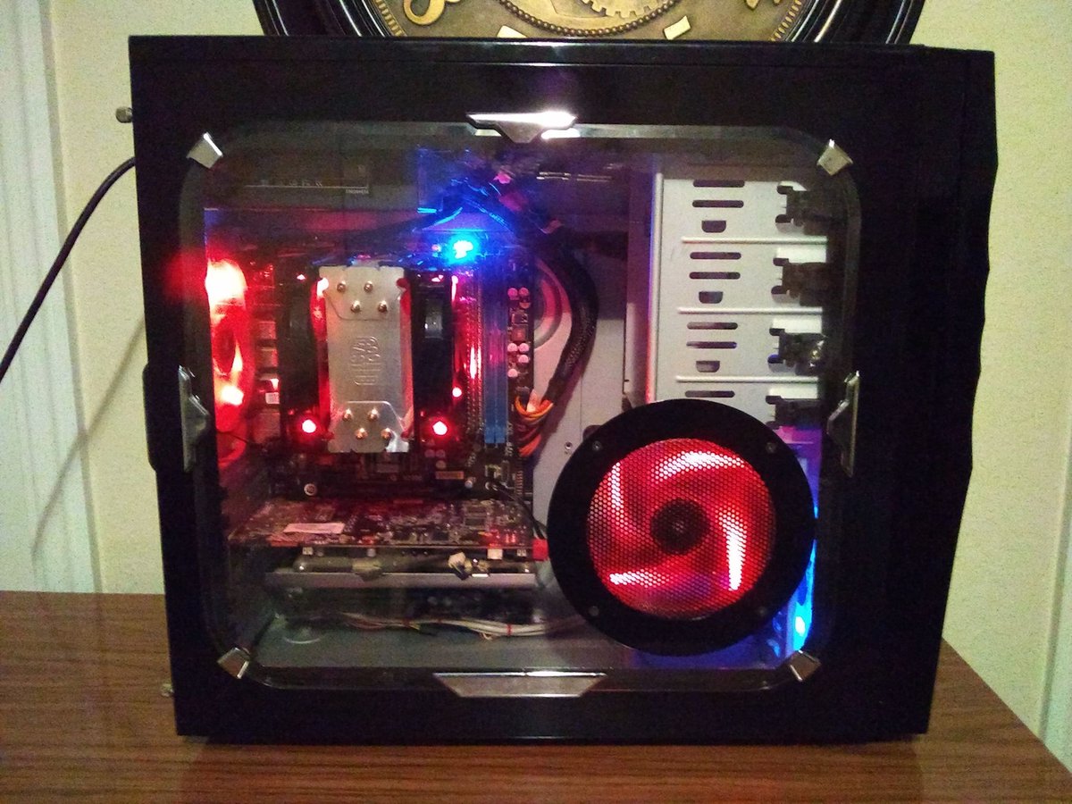 Cracklingice1's tweet photo. Cleaned up this classic last night to join the #hwbot overclocking contest.  Don't expect to win with a Phenom II x4 965, but I figure if I can't win anyway, I may as well OC something I have never touched before. https://t.co/izDw93i7ai
