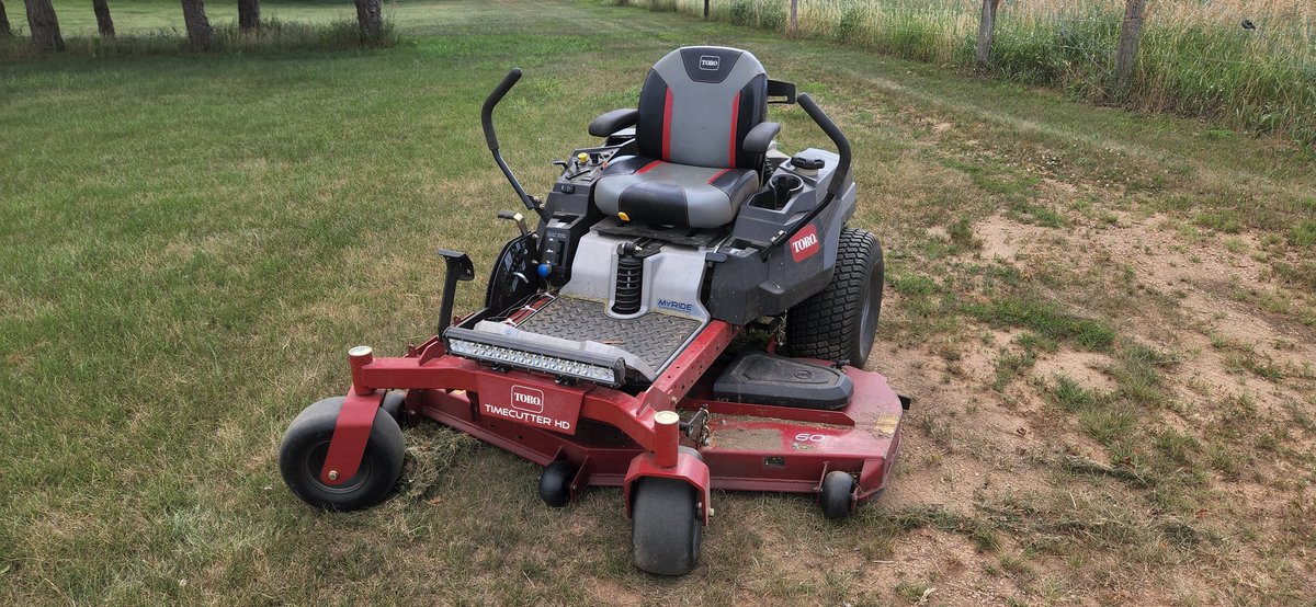 BigBadBugbee's tweet photo. Loving my new @TheToroCompany striping kit. Paired with my TimeCutter HD, it makes for a very satisfying cut! #ThoseLines #4MowableAcres #GetItDone #ResidingTheHouse https://t.co/K4DhrIcY4A