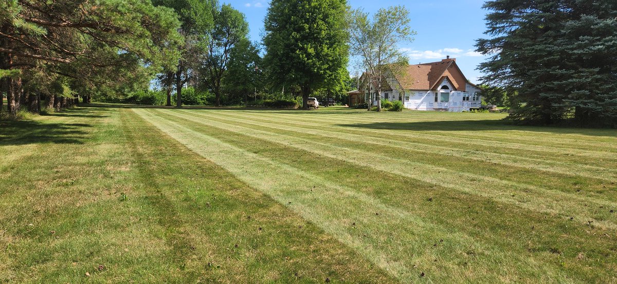 BigBadBugbee's tweet photo. Loving my new @TheToroCompany striping kit. Paired with my TimeCutter HD, it makes for a very satisfying cut! #ThoseLines #4MowableAcres #GetItDone #ResidingTheHouse https://t.co/K4DhrIcY4A