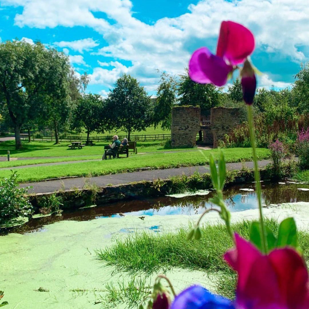RoeValleyResort's tweet photo. We definitely recommend fitting in a stroll around the nearby Roe Valley Country Park when visiting the Resort 🌳
📸 In love with these snaps captured by Emma Averill
#roevalleycountrypark #roepark #discoverni #visitcauseway #EmbraceAGiantSpirit https://t.co/c1tYWeuKX0