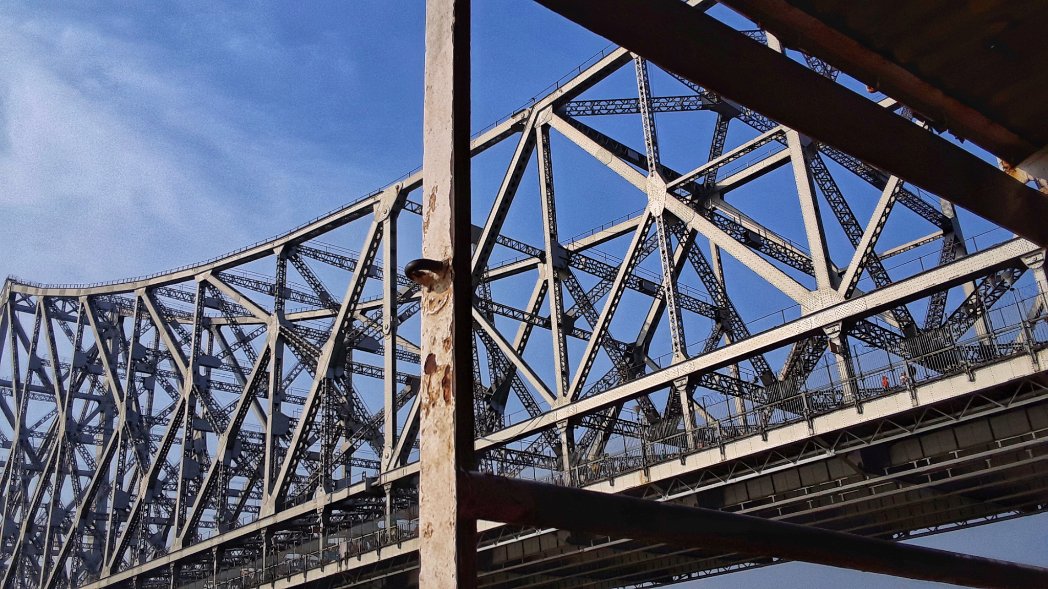 iamarghamallick's tweet photo. Capturing Howrah Bridge, Kolkata ❤️

📸: 
@iamarghamallick

#️⃣: #arghamallickphotography #arghamallick

➡️: Visit my blog:
https://t.co/hndu4LdJyB

#photography #mobilephotography #Photos #photographer #PhotographyIsArt #howrah #Kolkata #kolkataphotography #travelphotography https://t.co/88SNvJcu4C