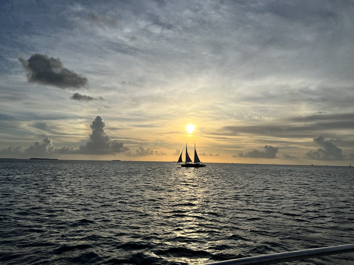 octavianasr's tweet photo. “Fearlessly accept the reality; then fearlessly set about transforming what needs to change.”

~ Elena Brower

#intention2022 #quote https://t.co/NyhbIHzEvo