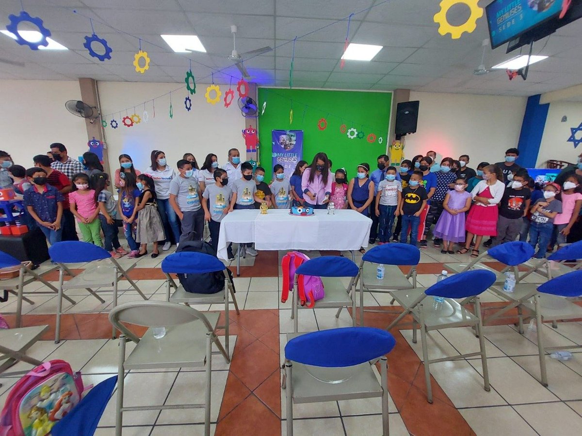 Steam_Girls21's tweet photo. Gran inauguración en el CDI de San Martín 🤖, STEAM GIRLS y @compassion llevando la robótica educativa a nuevos lugares 🤩 https://t.co/HwcKnUFP9H