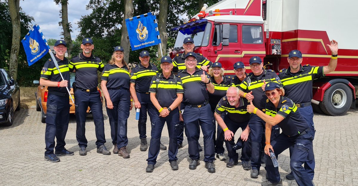 politie4daagse's tweet photo. Deze collega's hebben de #grotevoetsurveillance er (bijna) op zitte. Ze gaan over enkele minuten de laatste kilometers afleggen naar de finish. #Nijmegen #4daagse #4d22 https://t.co/eENXk0PhoW