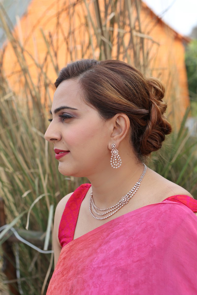 navkkarjeweller's tweet photo. Stand out in any crowd in this stunner of a 3 piece diamond necklace set …Come, indulge in a little reflection of your own shine!

For more Information Visit Our website or store at SCO 19, Sector 34, Chandigarh

#navkkarjewellers #blencci #stylewithmuskanjain #vibrantshe https://t.co/ia6aYvmicM