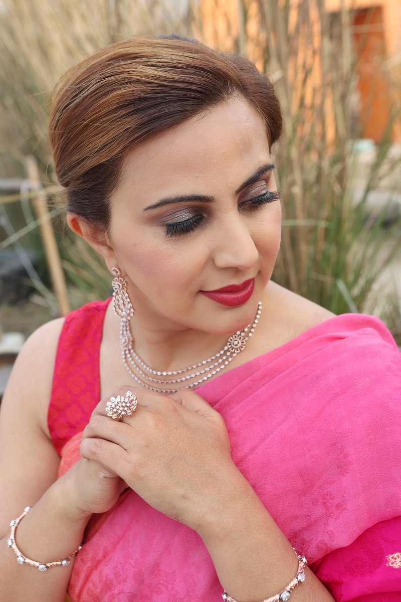 navkkarjeweller's tweet photo. Stand out in any crowd in this stunner of a 3 piece diamond necklace set …Come, indulge in a little reflection of your own shine!

For more Information Visit Our website or store at SCO 19, Sector 34, Chandigarh

#navkkarjewellers #blencci #stylewithmuskanjain #vibrantshe https://t.co/ia6aYvmicM