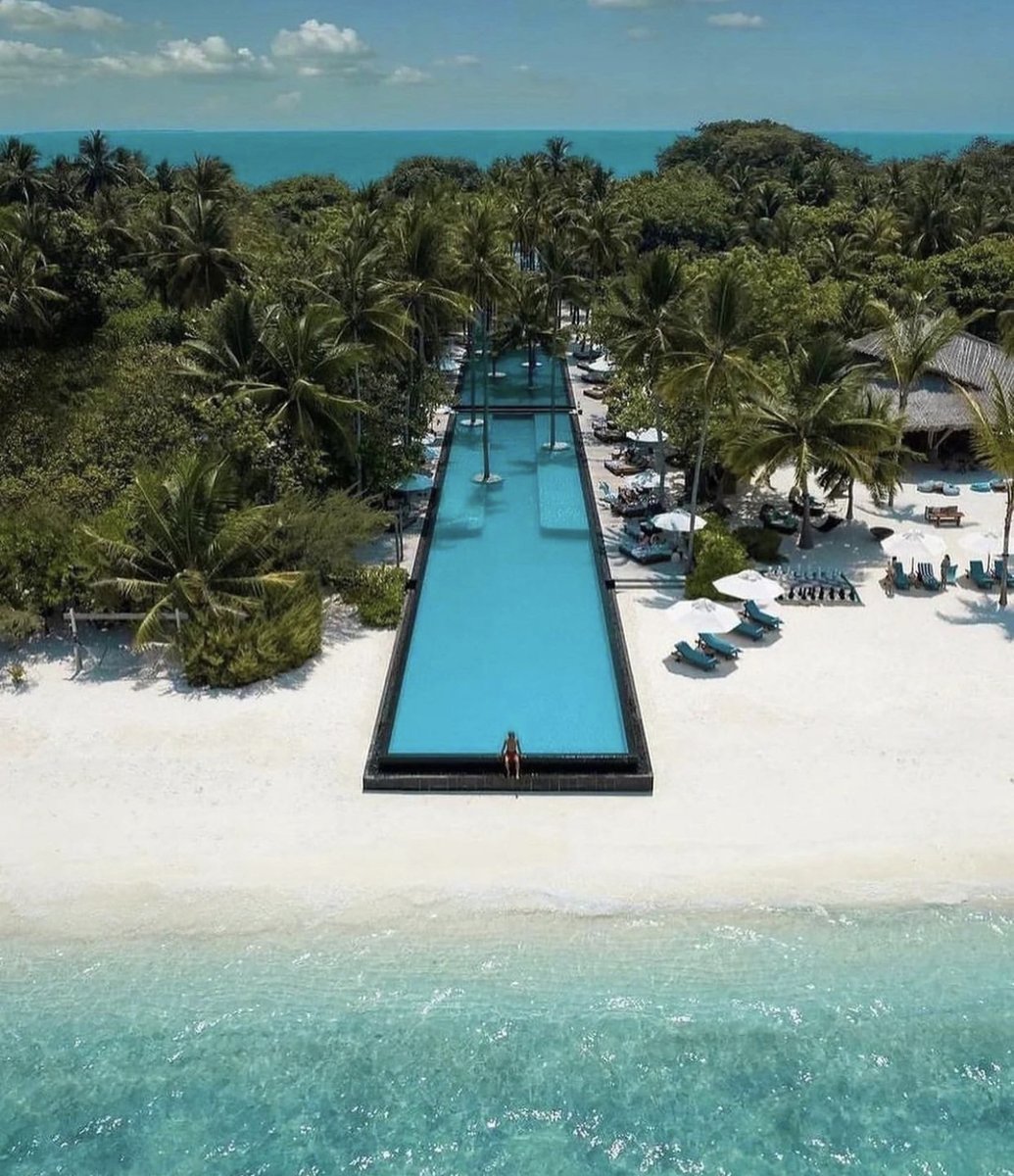 viewsoff's tweet photo. Paradise in Maldives. https://t.co/aP215gEd5b