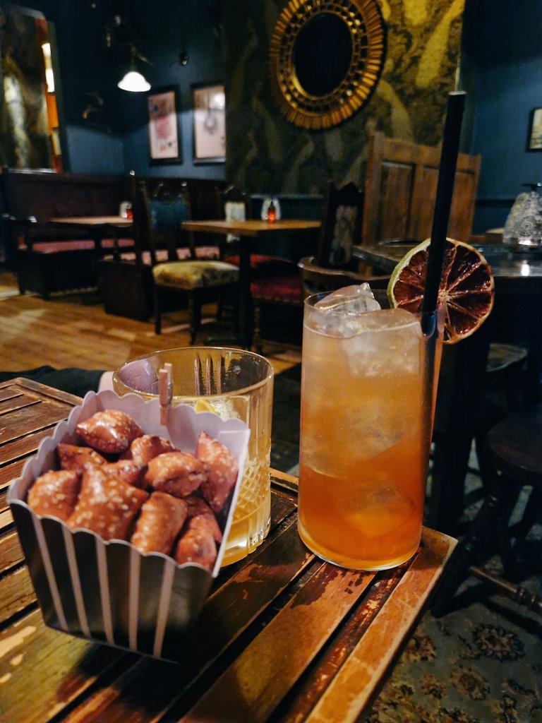 Mancogden's tweet photo. Solid food and drink jaunt around some of Chester's finest establishments yesterday.
#workresearch https://t.co/SYYStu9UvF