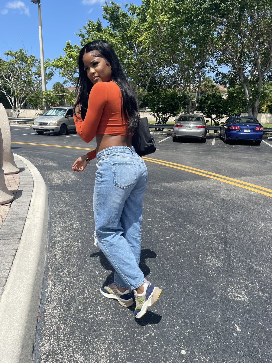 daianuhhh's tweet photo. hey twitter 🧡 https://t.co/nHZHpF5JnJ