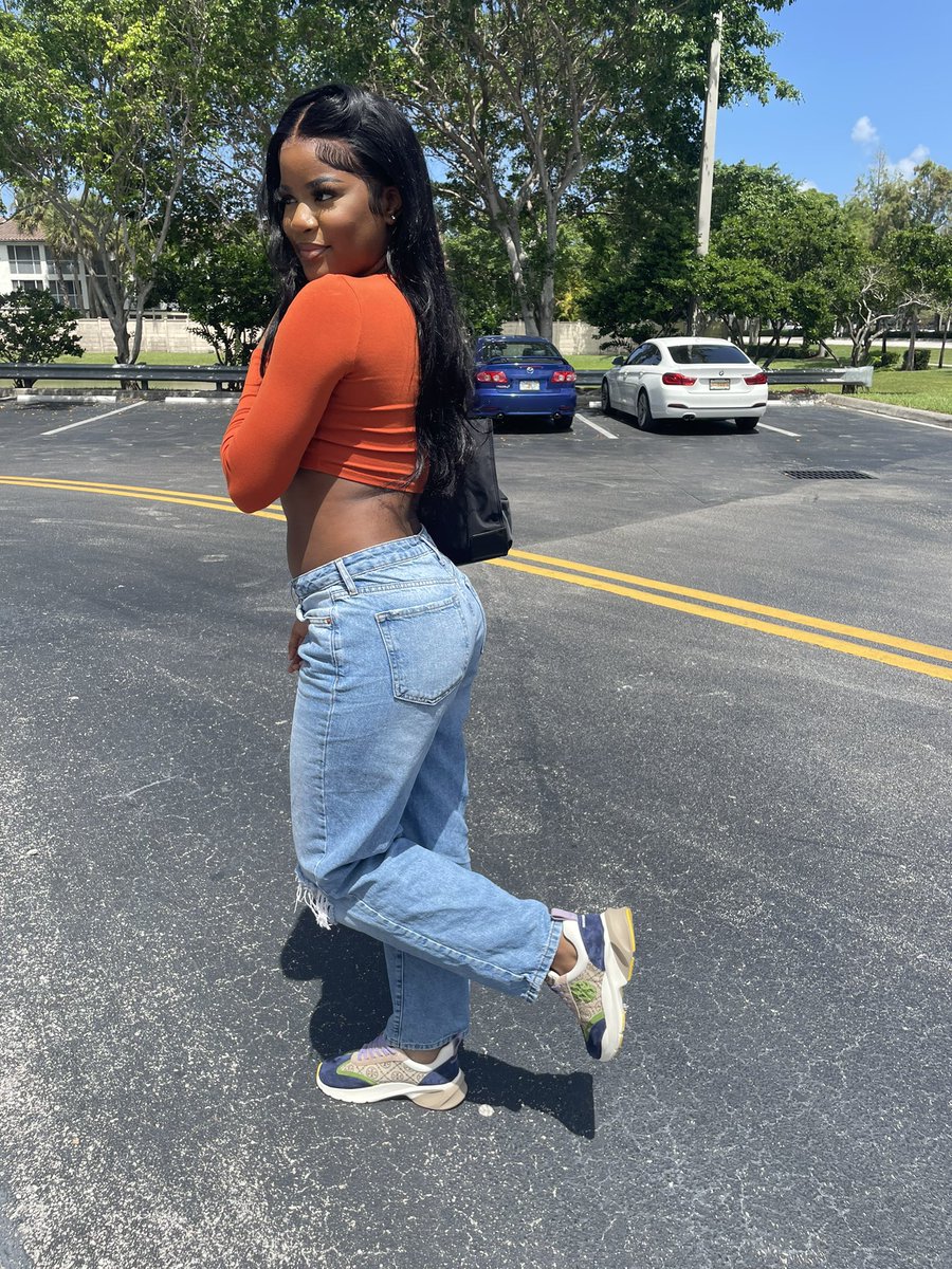 daianuhhh's tweet photo. hey twitter 🧡 https://t.co/nHZHpF5JnJ