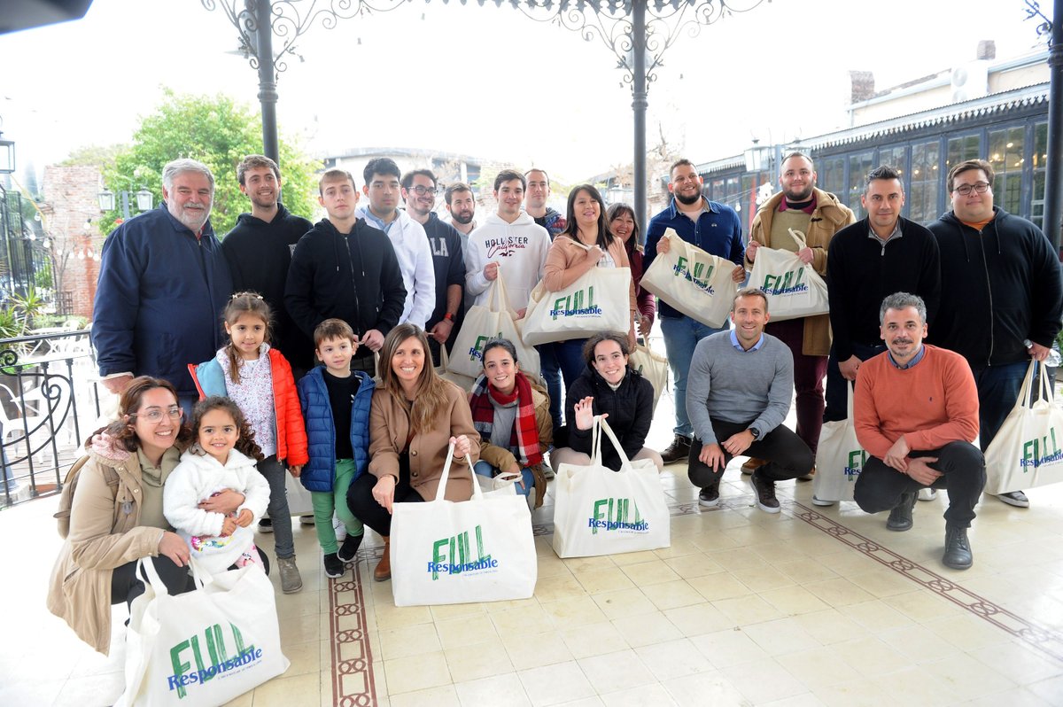 _SantaFeCapital's tweet photo. Campaña #FullResponsable 🤜🤛
🥇 Se realizó la entrega de premios del programa que impulsamos junto con #CerveceríaSantaFe para resaltar la figura del conductor designado. 🚘🙌
Entrá al 🔗 y enterate más 👉 https://t.co/jAMSDA8H8F https://t.co/miDCoE9wxb