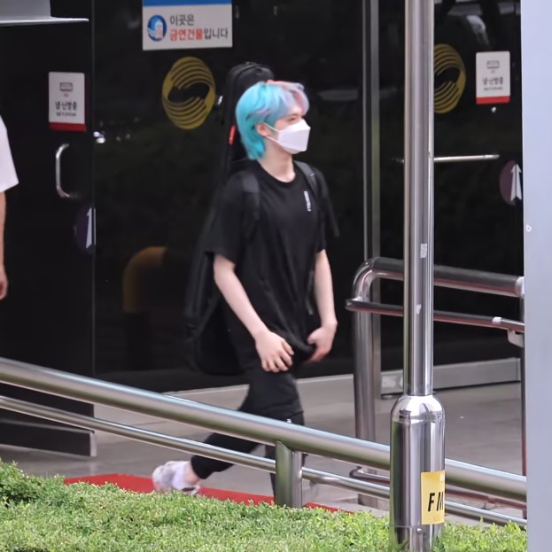 XHGA0N's tweet photo. gaon in black 🥹🫶 https://t.co/3WEOMAp3FM