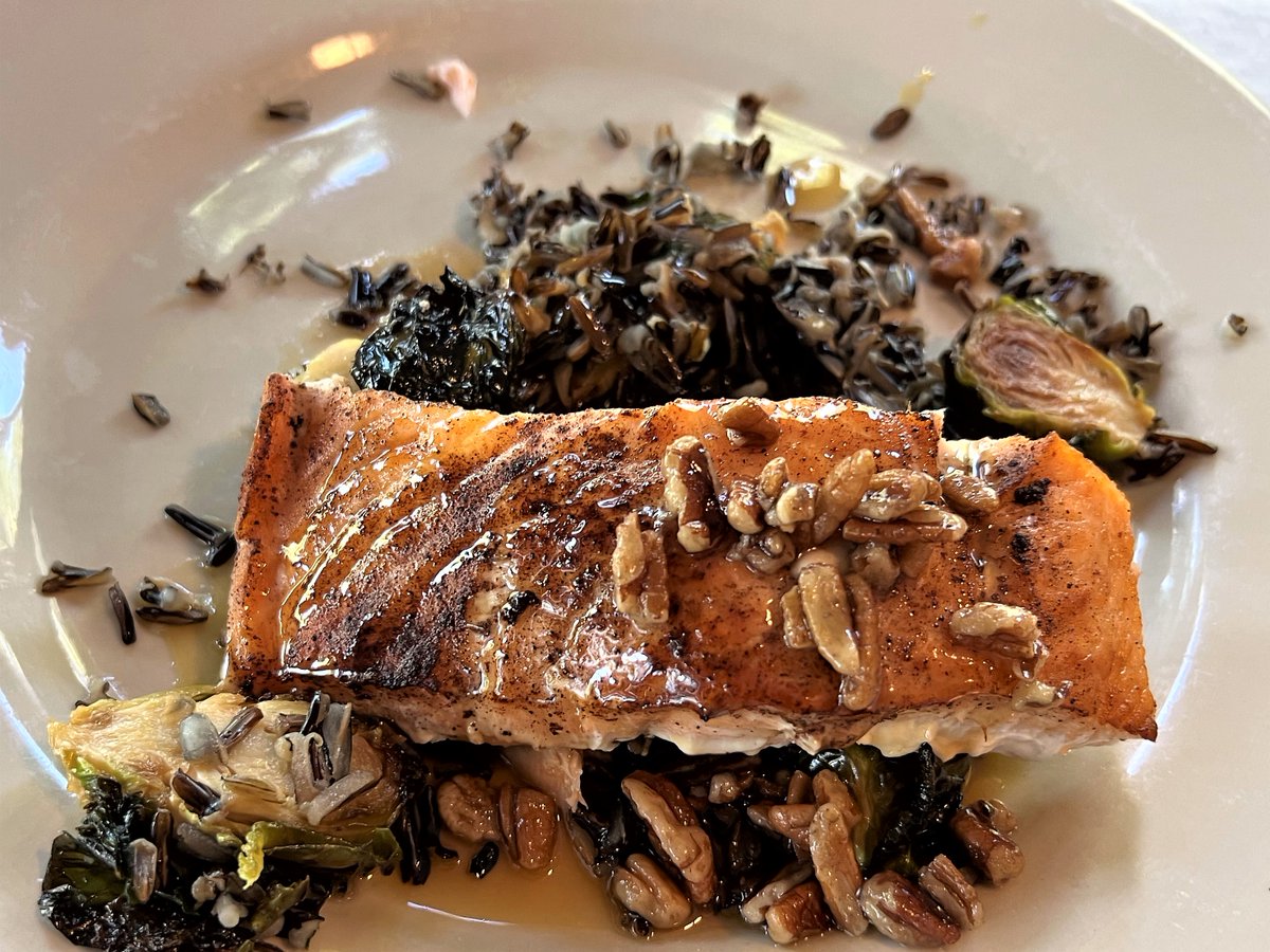 amythepiper's tweet photo. Antonโs sits an authentic log cabin, along the Sauk River. They have a fun history around prohibition and have great steaks and seafood, to complement their history. #MWTravelCon22 #IFWTWA #FoodieFriday
#FollowthePiper https://t.co/duR66GOpsT