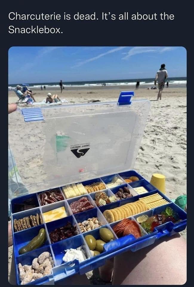 JakesTechCheck's tweet image. This is def something I’m taking on the next beach trip!