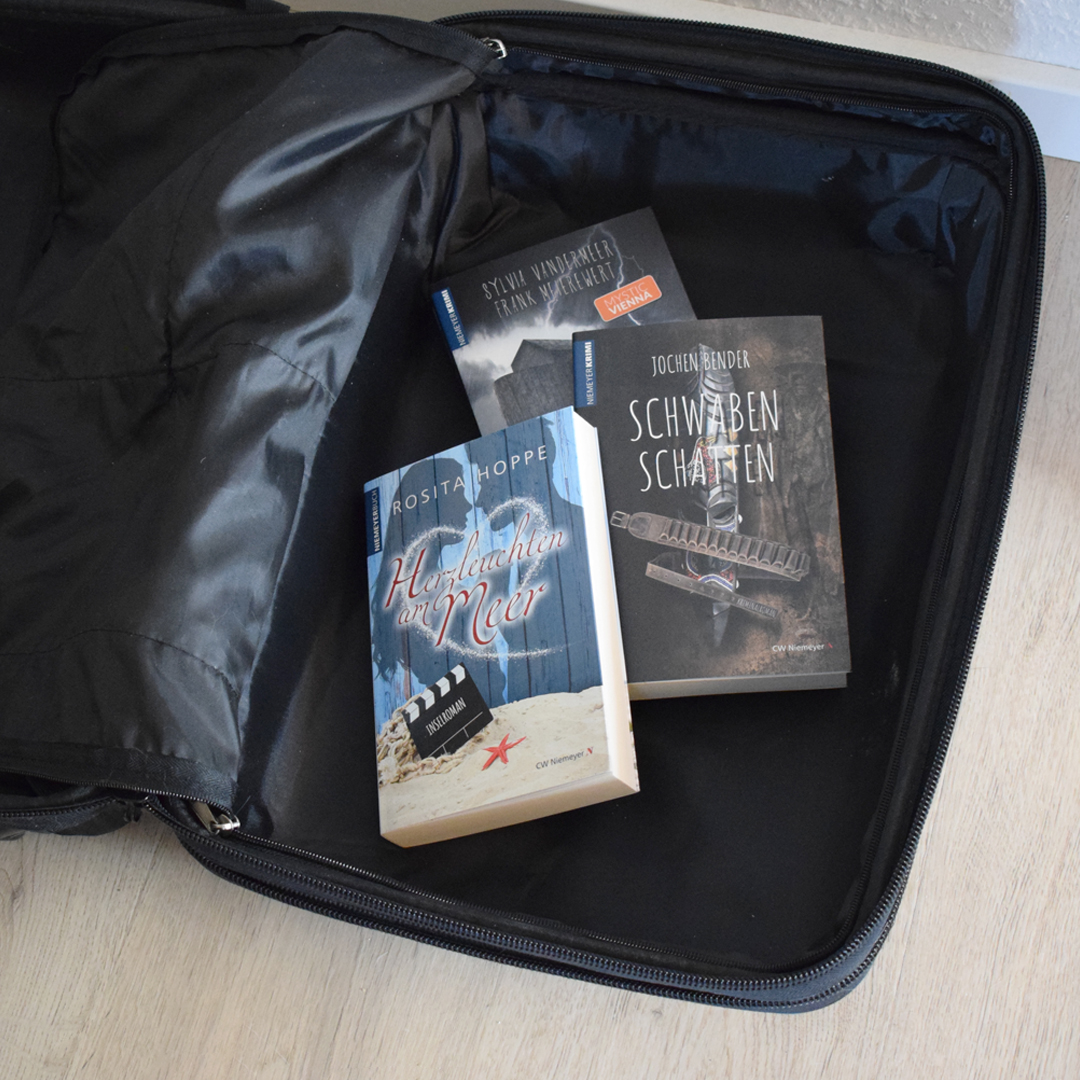 CWNiemeyer's tweet photo. Ich packe meinen Koffer … Nehmt ihr Bücher mit in den Urlaub? 
#Urlaubslektüre #lesenentspannt #krimi #liebesroman #vacation #readingwasmyfirstlove #niemeyerbuch https://t.co/RwHwtKASpf
