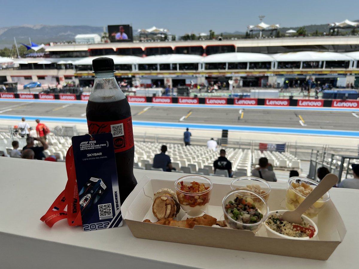 logistique13's tweet photo. On est pas mal #GPFrance  #f1 #FrenchGP https://t.co/ndeXiad4k9