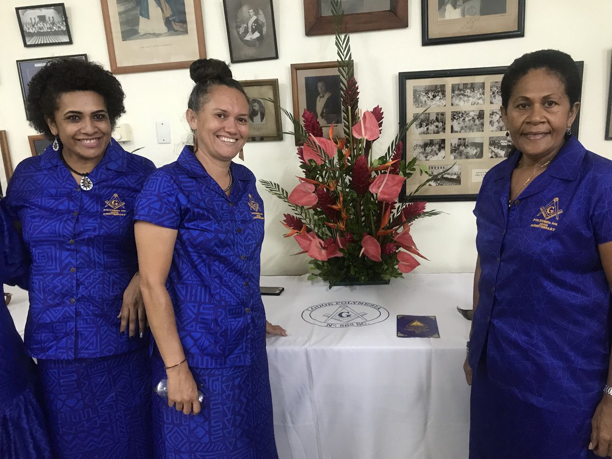 ScotsMasons's tweet photo. GMM's visit to Lodge Polynesia in Fiji - 1: traditional welcome ceremony; 2: wives of Lodge members with floral decoration; 3: wives with garland made for the GMM; 4: Fijian Consecration Vessels and traditional cloth we purchased: green for GLoS and blue for the Lodge Regalia. https://t.co/UprgQ5fNCj