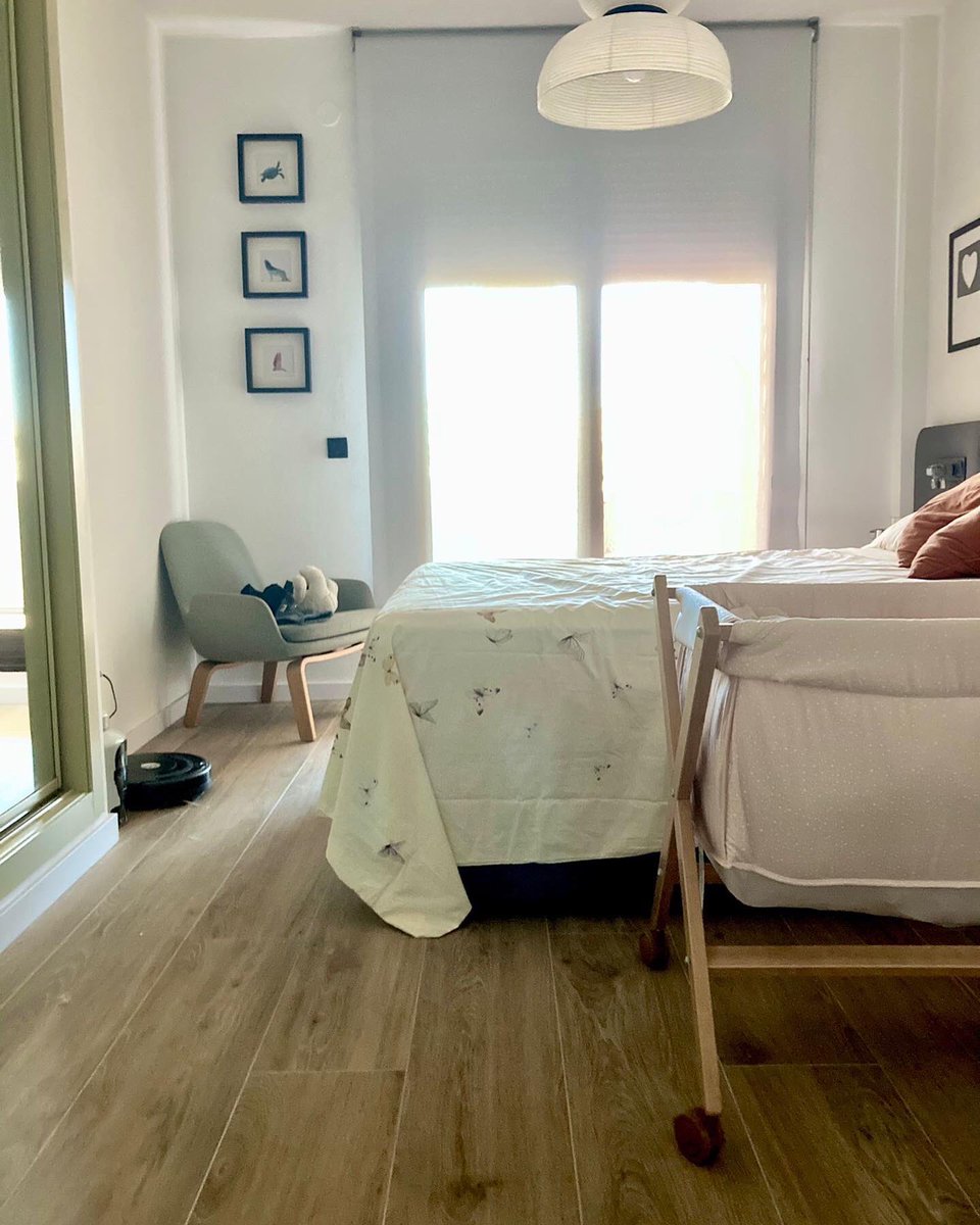 🪵 PORCELANICO IMITACION MADERA 🪵 

Es la opción mas cómoda debido al bajo mantenimiento, no se ralla y además es perfecto para mascotas! 🐶 
Disponemos de una amplia carta de colores y formatos, visítanos para descubrirlos. ❤️ 

¿Qué os parece la opción de las fotos? 💡