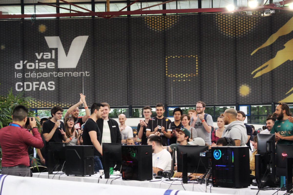 Le moment de la victoire de @Lescolleguestft 🥳 Encore félicitation !
Et le moment parfait ou <a href="/TFT_Douglas/">PG赏金船上|金色道虎|杏运|亚博app|埃及艳后</a> lui fête 👀
