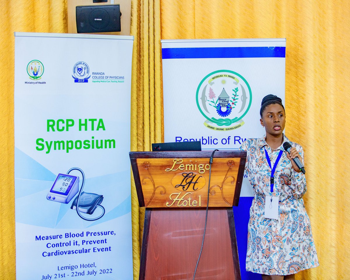 Physicians_RW's tweet image. Dr Gloria Mukeshimana presenting on hypertension management: Habits versus Evidence

#MeasureBP
#ControlIt
#PreventCardiovascularEvent