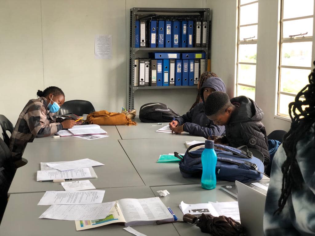 pyma_SA's tweet photo. Tutoring session in progress!!!!
With the help from tutors’ learners are able to improve on their social & behavioral skills. We help create a space where a child can be comfortable in asking questions and be mindful about their education. #Tutoring #PYMA #MandelaMonth https://t.co/pFUOeQpyMf