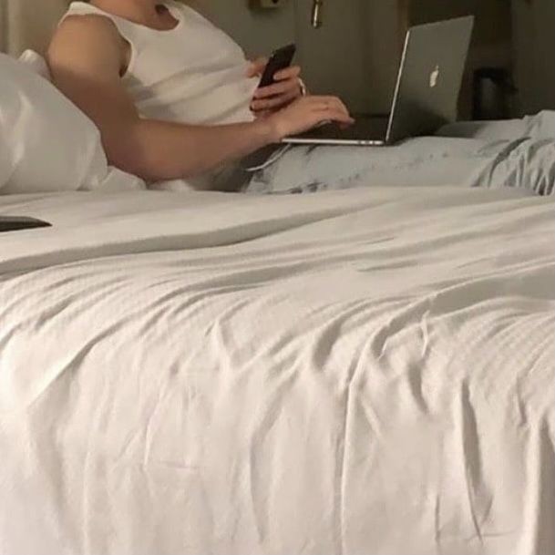 Bdia!
Hoje resolvi trabalhar de casa mesmo,quero passar mais tempo c a Elouise e o matteo.