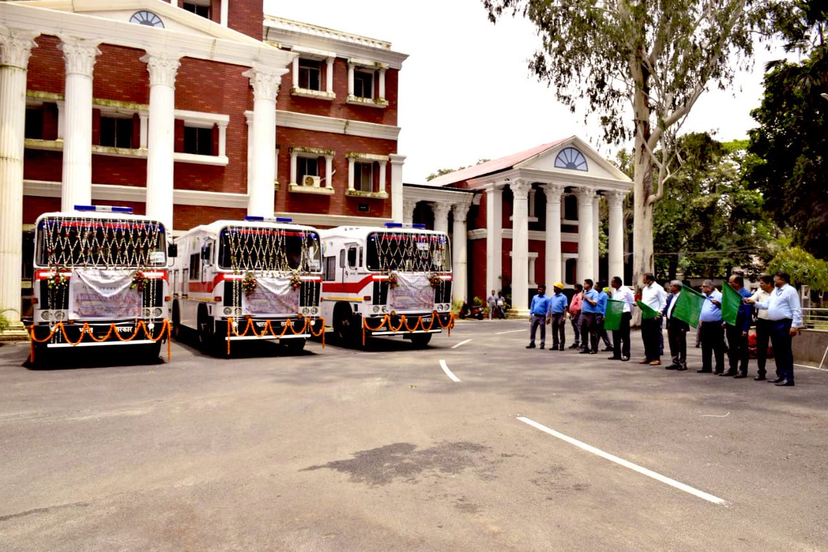 CCLRanchi's tweet photo. Three Emergency Rescue Vans were flagged off by Shri P.M.Prasad, CMD CCL in presence of other dignitaries. 

Ms Akanksha Kumari who is the first woman in India to be trained in mines rescue and recovery work as per The Mines Rescue Rules, 1985 was felicitated on the occassion. https://t.co/TG3DcfhV8O
