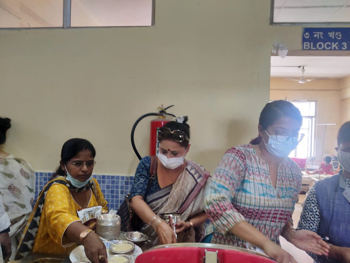 disha_j22's tweet photo. A special day for us. We served food to people in GMC Hospital. Believe in Bhupen Hazarika 's song, 'Manuhe Manuhor baabe..'
#dy365
#harekrishnamovement
#humanityservice
#Assam https://t.co/OtiRASXZDg