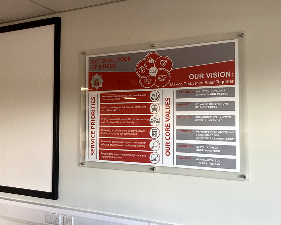 citysignsuk's tweet photo. Supply and installation of twin-walled clear acrylic poster holders (cut on our CNC), flame polished edges, fitted using polished aluminium barrel locators for Derbyshire Fire and Rescue HQ. We also supplied all of the printed poster inserts. #posters #citysigns #DFAR https://t.co/A7hJlTjcf0