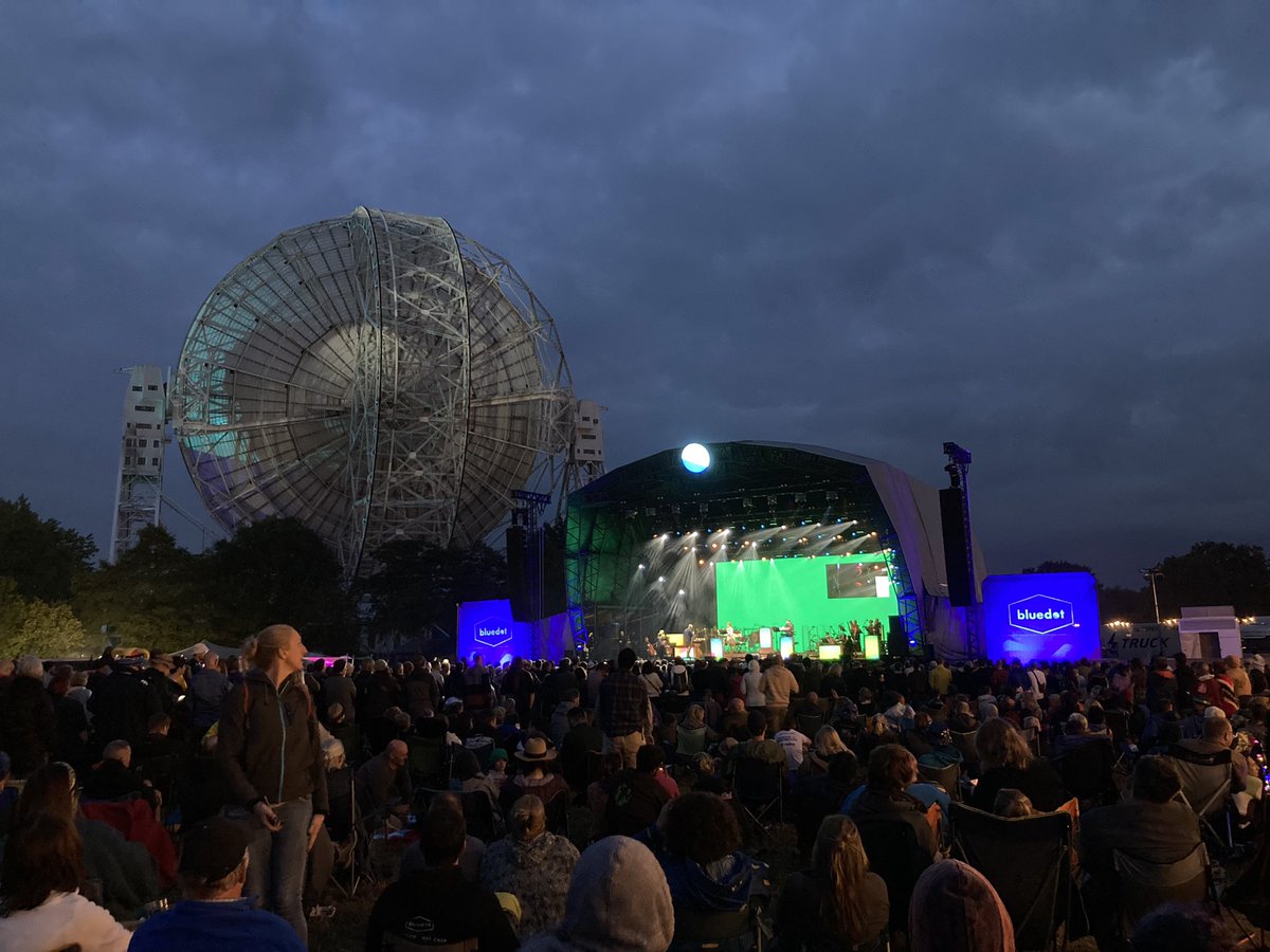 Captivating twilight performance by @Hanpeel & @Paraorchestra to start @bluedotfestival Been really looking forward to this and it was brilliant and beautiful 🔵💫