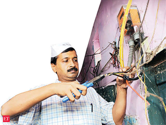 saandiippnayak's tweet image. जो लोग कहते हैं कि पागलपन की कोई सीमा नहीं होती. वो जान ले पागलपन की भी एक सीमा होती है और उसके बाद आदमी #ArvindKejriwal हो जाता है !